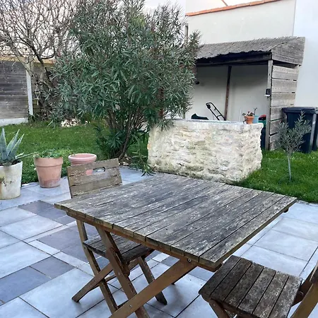 Holiday home La Belle Parenthese Avec Jardin